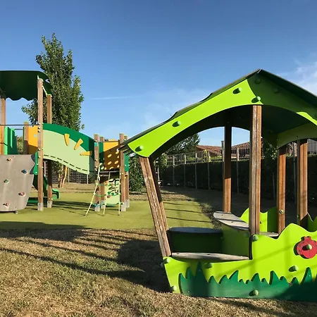 度假居 In Countryside With Private Garden *