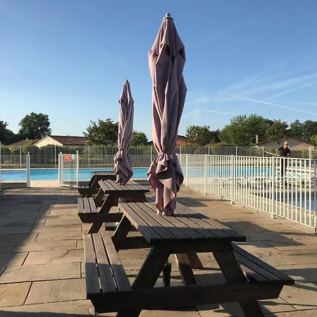 In Countryside With Private Garden 度假居