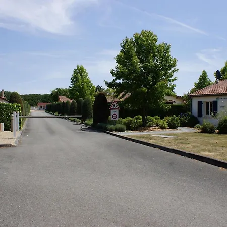 度假居 In Countryside With Private Garden *