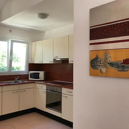 In Countryside With Private Garden 度假居