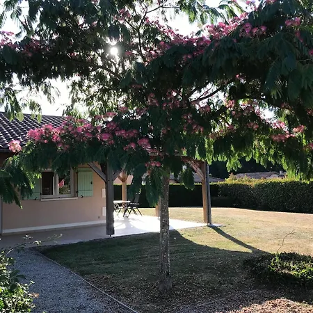 In Countryside With Private Garden 度假居