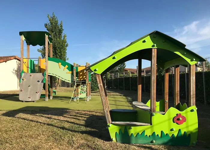 Сasa de vacaciones In Countryside With Private Garden *