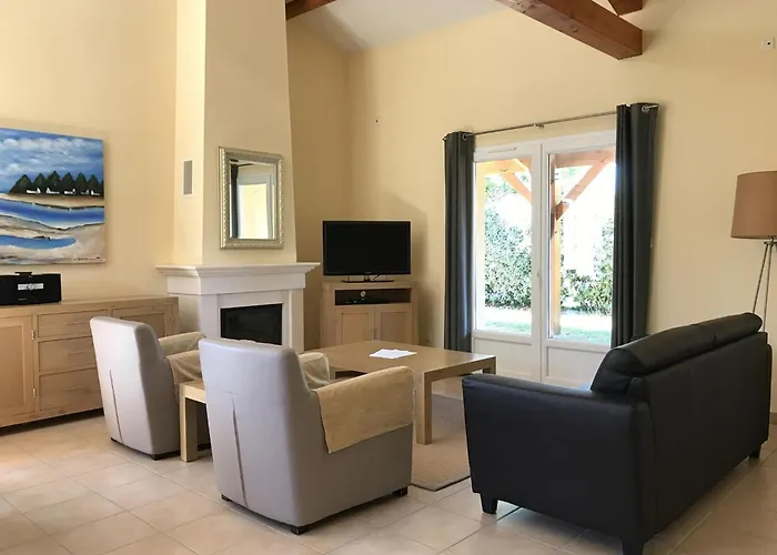 Сasa de vacaciones In Countryside With Private Garden *