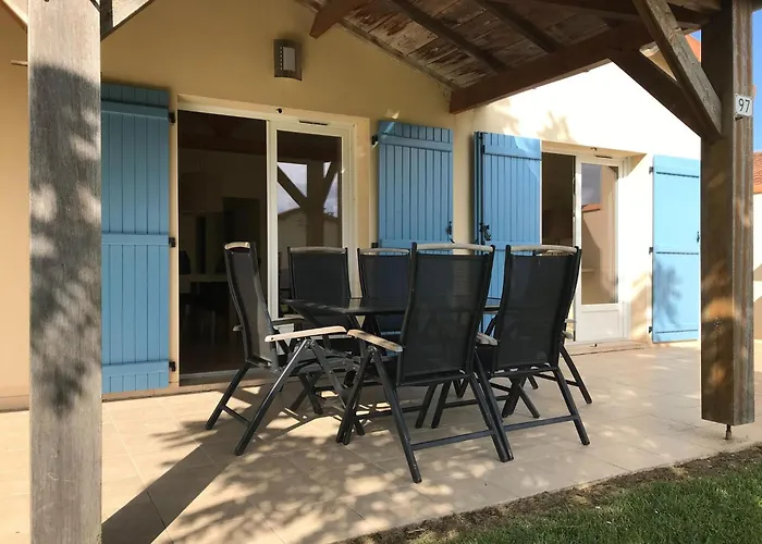 Сasa de vacaciones In Countryside With Private Garden