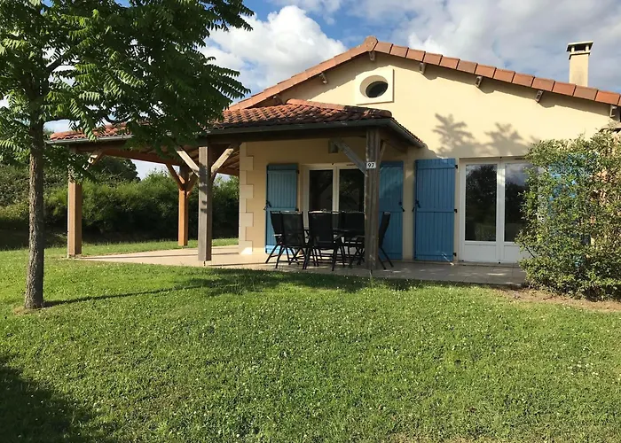 Сasa de vacaciones In Countryside With Private Garden