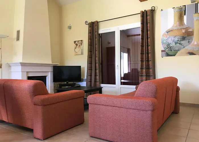 Сasa de vacaciones In Countryside With Private Garden *