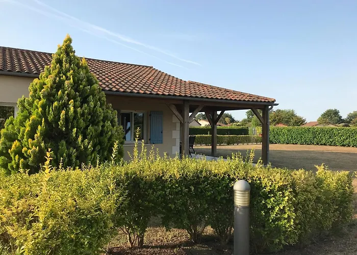 Сasa de vacaciones In Countryside With Private Garden Les Forges (Deux-Sevres)